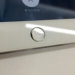 iPadシリーズの特徴とホームボタンが凹んで埋まってしまった。