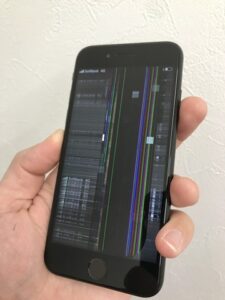 画面が操作できなくなっているiPhone