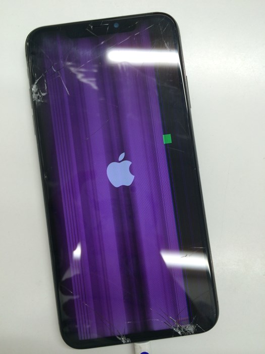 iPhoneXS Maxの画面割れから故障多数