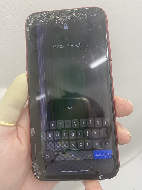iPhoneXRのガラス割れ表示に黒いシミや縦線